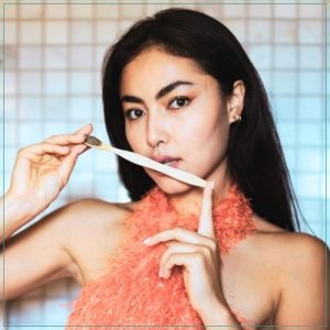planet zero waste products (woman toothbrush)